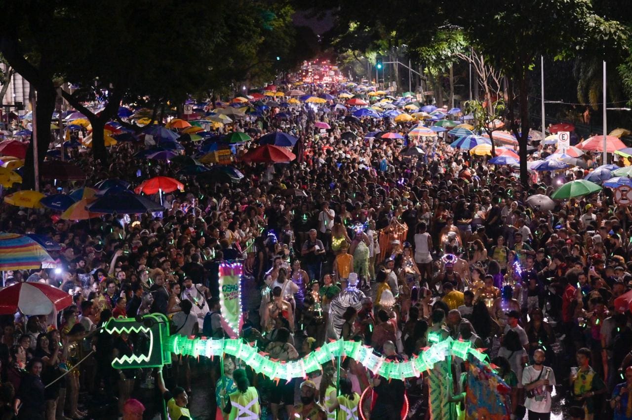 Bloco Chama o Síndico promove show de luzes na avenida Afonso Pena, em BH