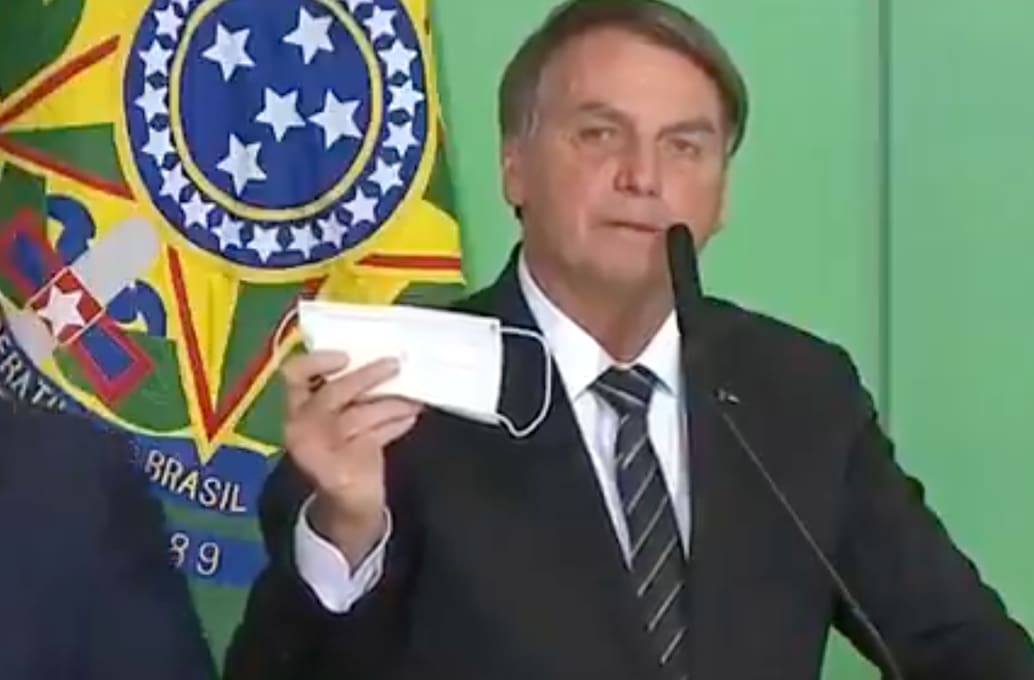 Bolsonaro diz que Saúde vai desobrigar o uso de máscara a vacinados e infectados