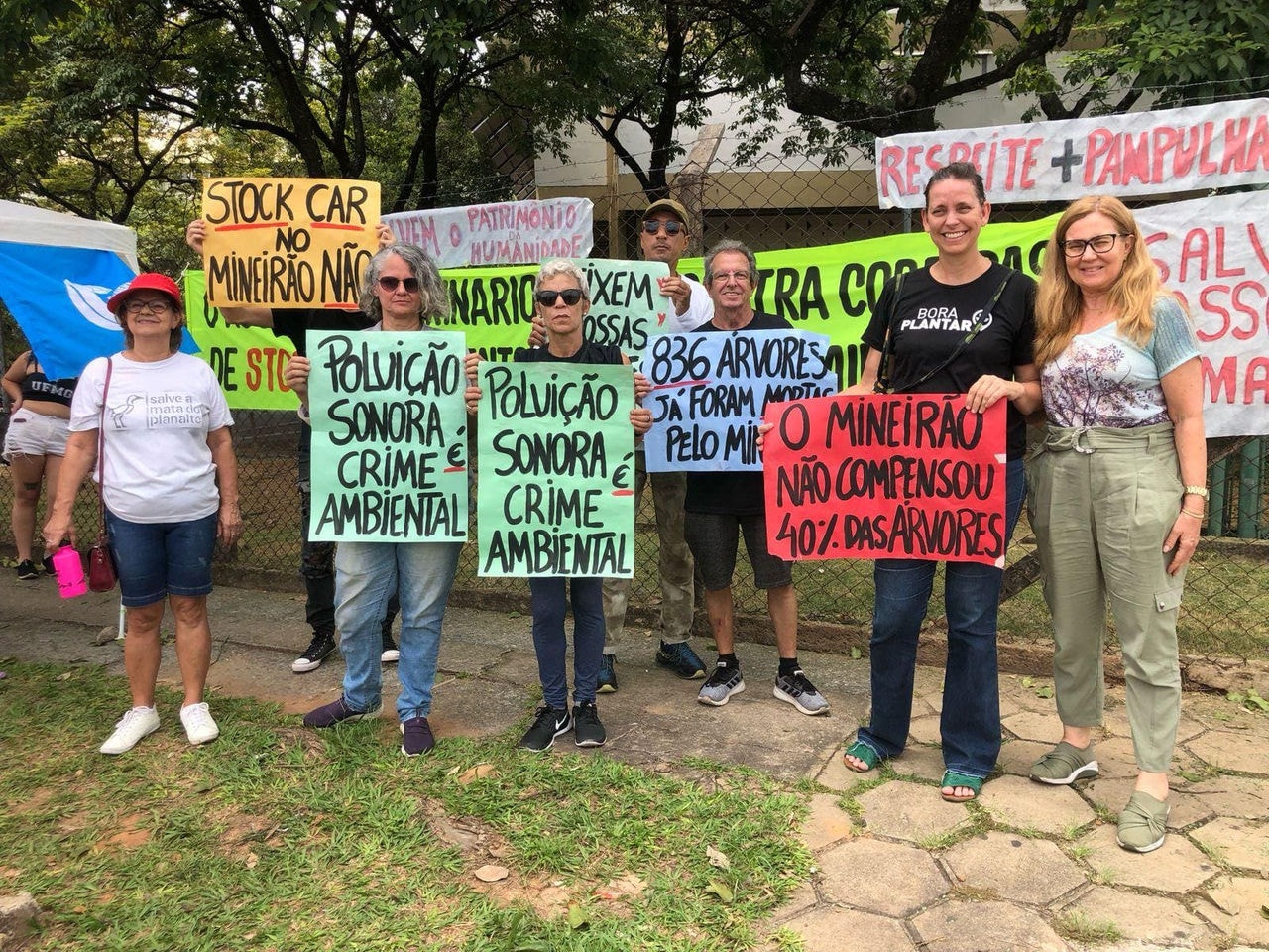 Após PBH iniciar a supressão das árvores, moradores e ambientalistas iniciaram vigília para evitar os cortes