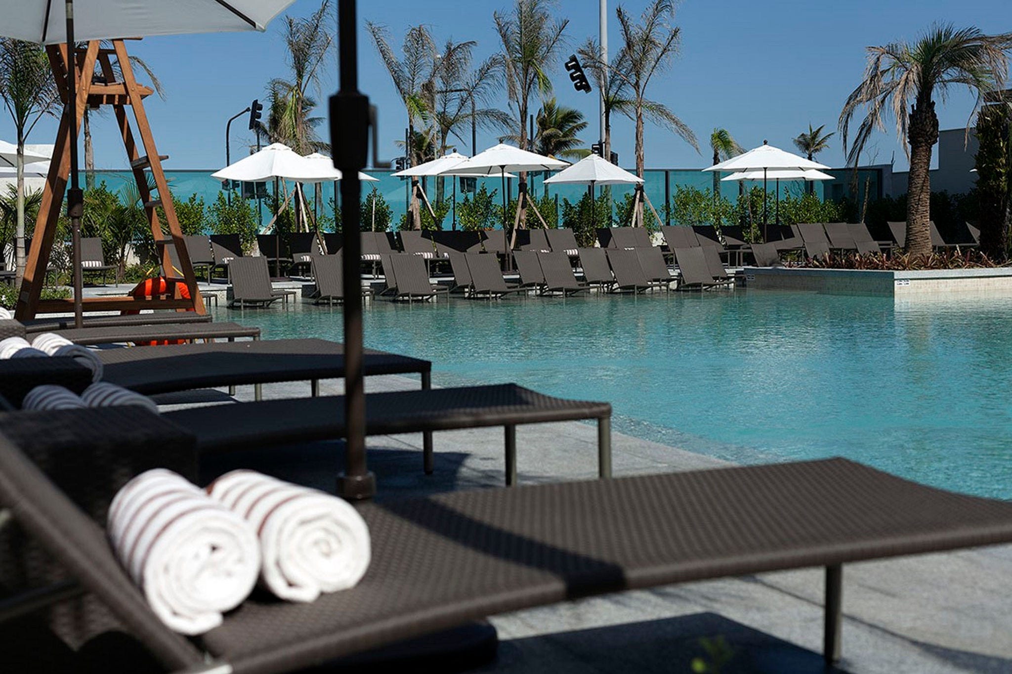 Conheça resort na Barra da Tijuca que oferece opções de relaxamento e curtição