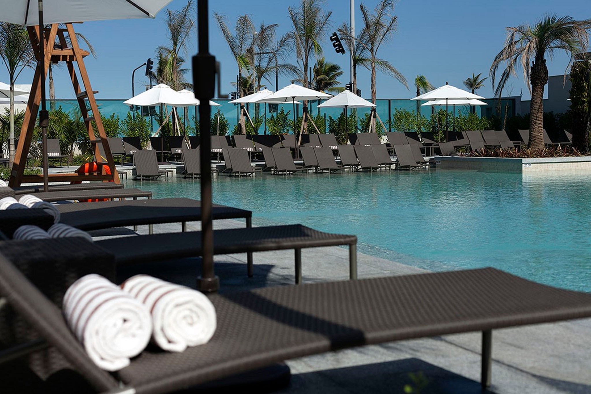 Conheça resort na Barra da Tijuca que oferece opções de relaxamento e curtição