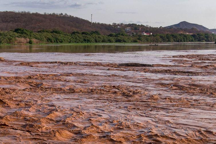 Tragédia de Mariana deixou rastro de lama na bacia do rio Doce