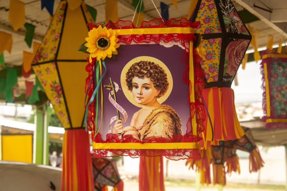 Três santos são figuras centrais das festividades juninas