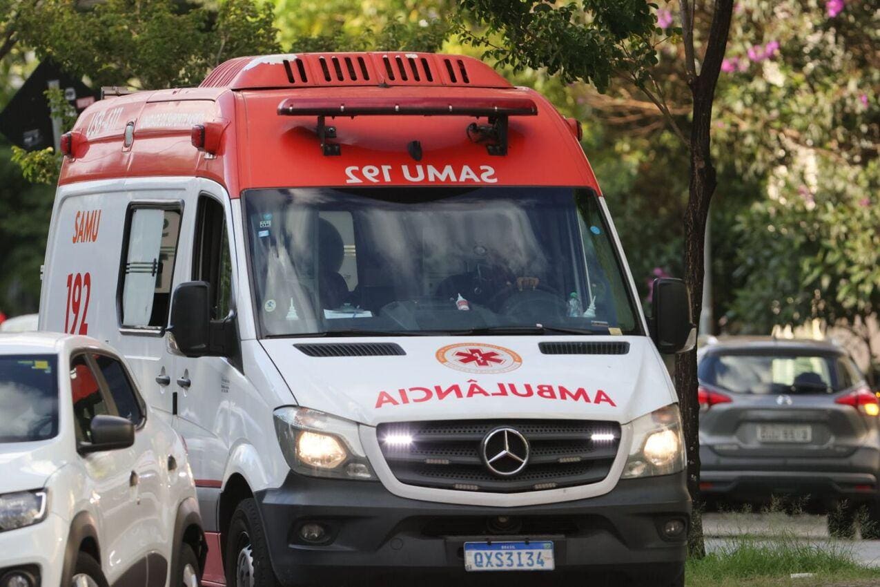 O menino foi socorrido por uma ambulância do Samu que passava pelo local (IMAGEM ILUSTRATIVA)