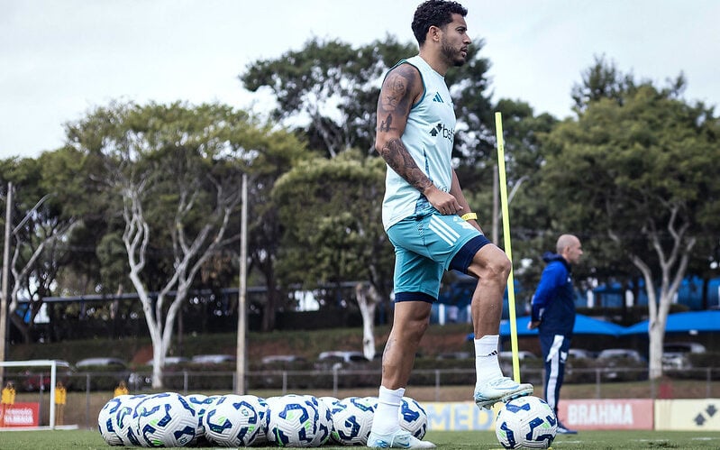Lateral William elogia volante Christian, que também atua pelo lado direito do campo (Foto: Gustavo Aleixo/Cruzeiro)