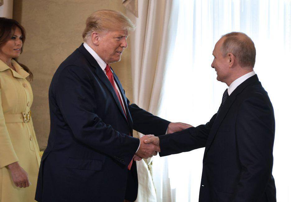 Putin e Trump em encontro em 2018. (Crédito: AFP Photo/Sputnik/Aleksey Nikolsky)