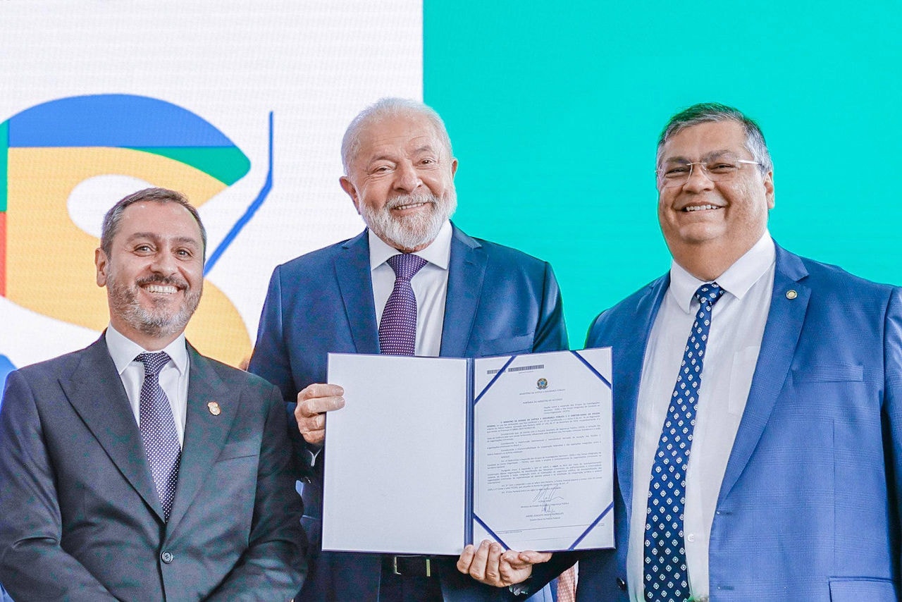 Diretor-geral da Polícia Federal, Andrei Rodrigues, pesidente da República, Luiz Inácio Lula da Silva, e o ministro da Justiça e Segurança Pública, Flávio Dino, durante lançamento do Programa de Ação na Segurança (PAS)