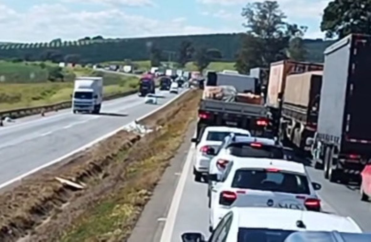Acidente provoca lentidão na BR-381, na altura de Campanha, em MG 