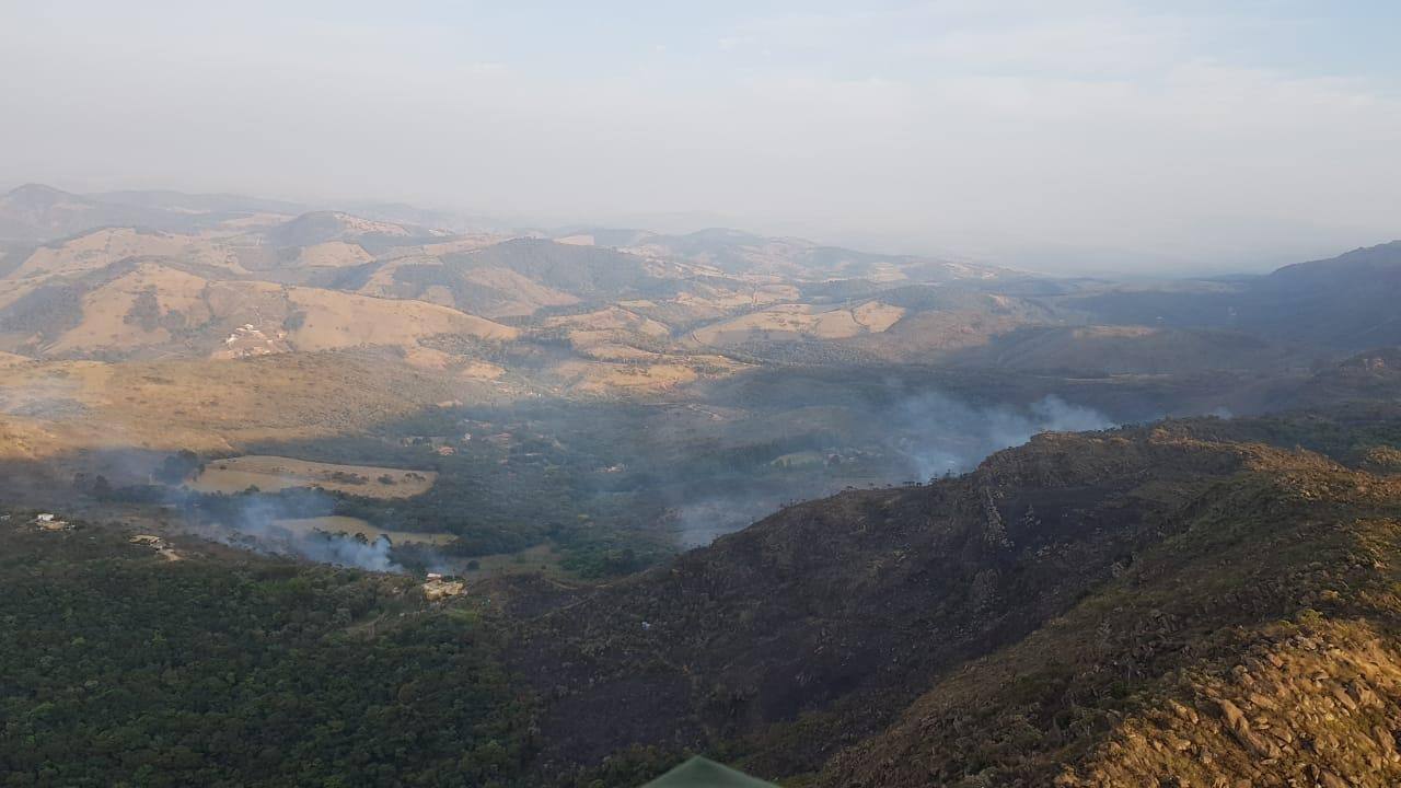 Incêndio é de grandes proporções