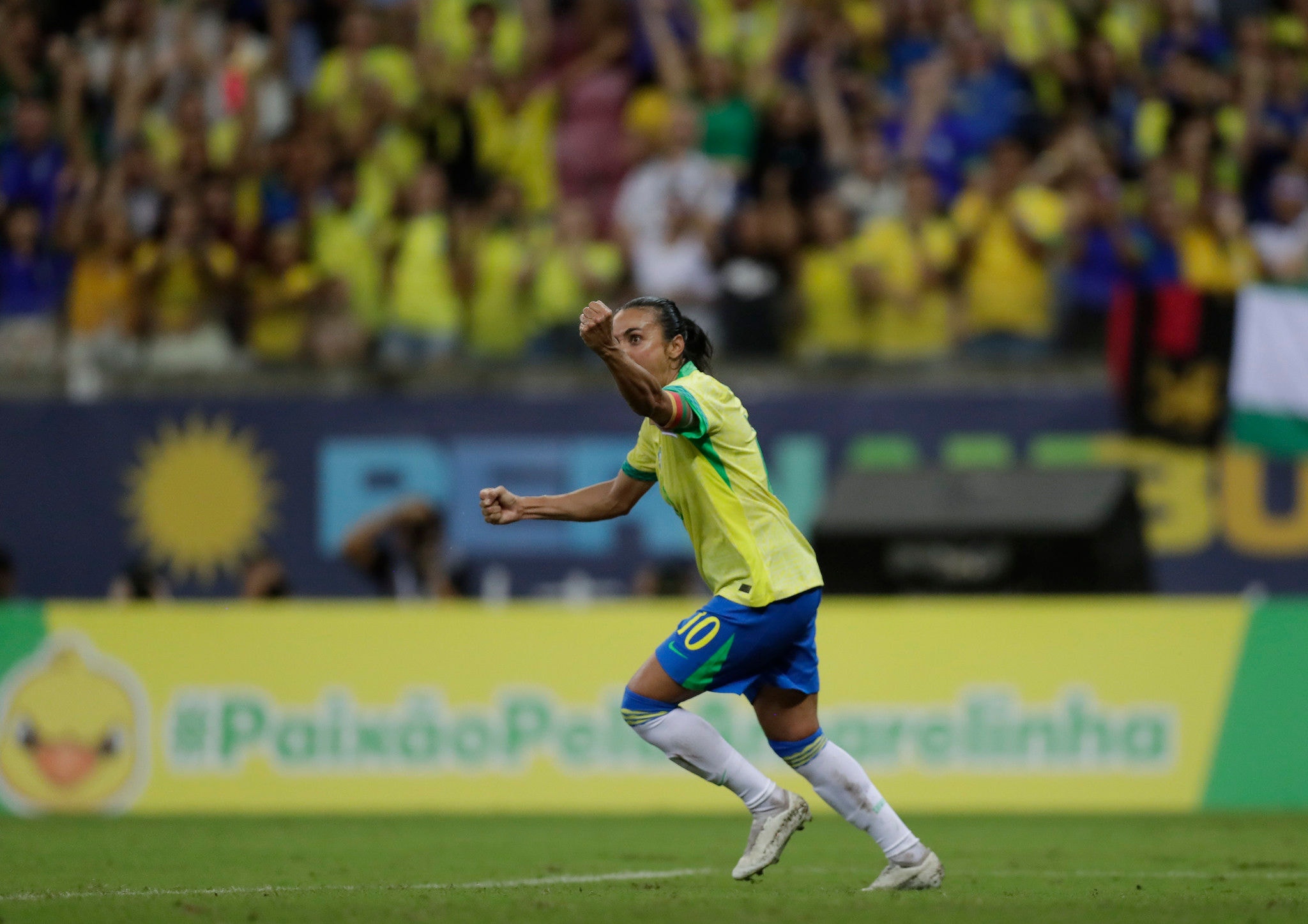 A Rainha marcou dois gols na goleada do Brasil sobre a Jamaica, no último sábado 