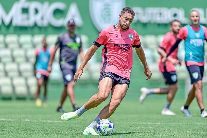 Zagueiro Júlio, de 20 anos, demonstra confiança em boa participação do América na Série B do Brasileiro