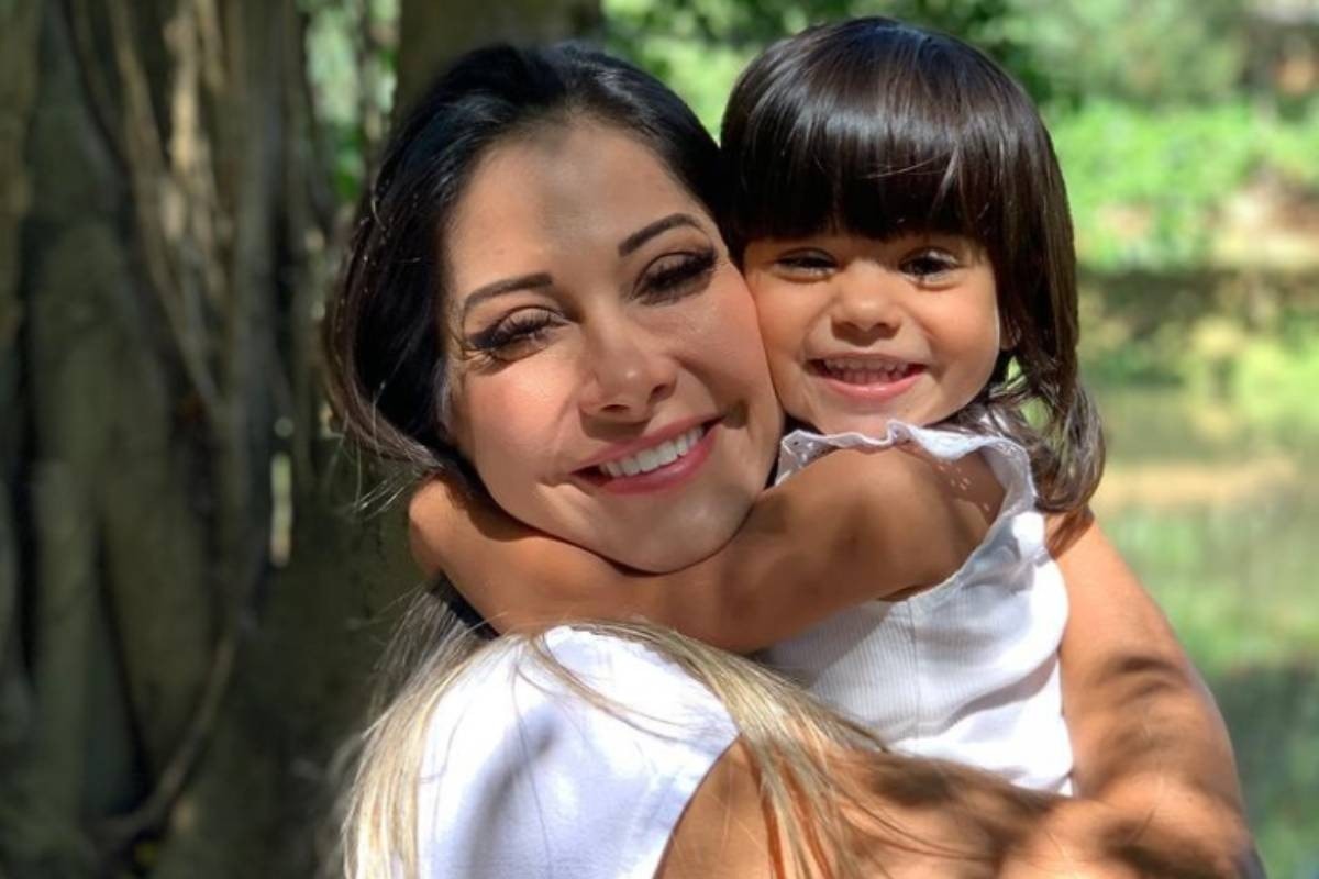 Maira Cardi e sua filha Sophia Aguiar, fruto de seu relacionamento com o ator Arthur Aguiar