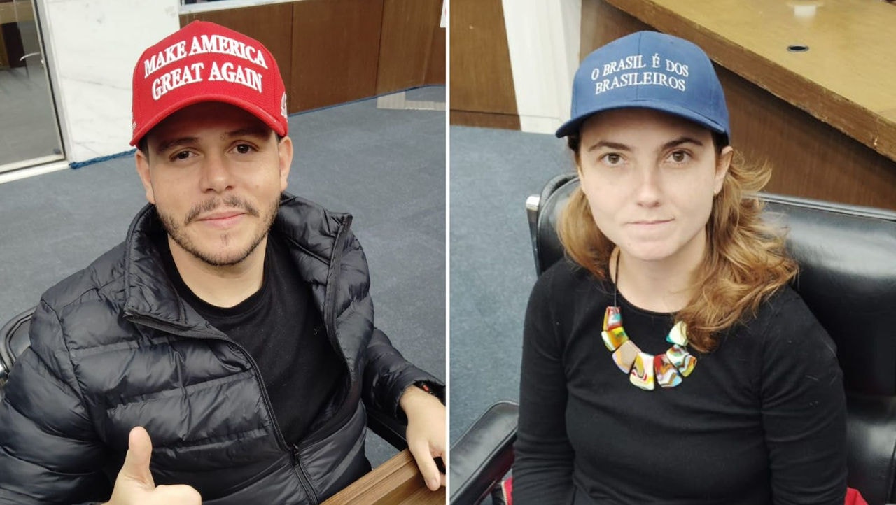 Os vereadores Vile (PL) e Luíza Dulci (PT) participaram de sessão na Câmara de BH nesta quinta usando bonés vermelho e azul, respectivamente
