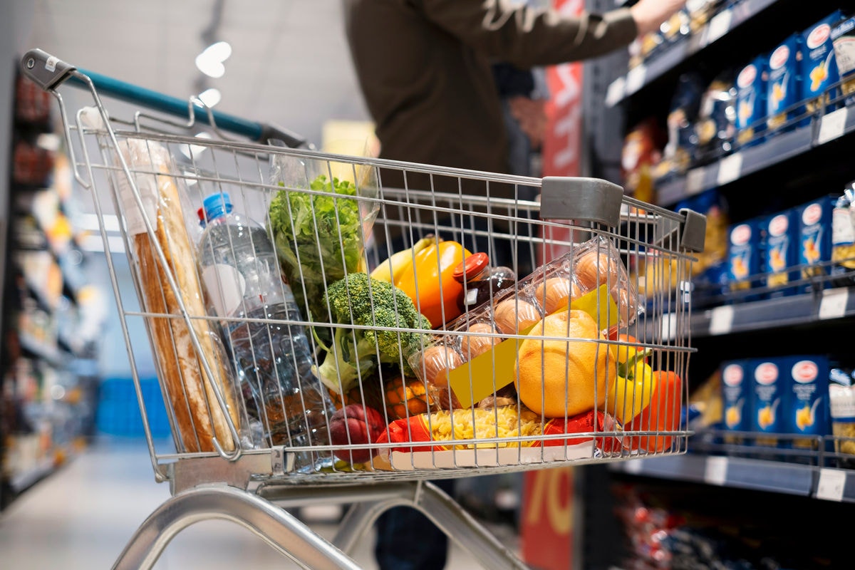 Arroz, ovos, feijão e leite longa vida estão entre os alimentos que estão com preço menor