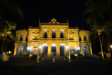 Palácio da Liberdade recebe iluminação especial