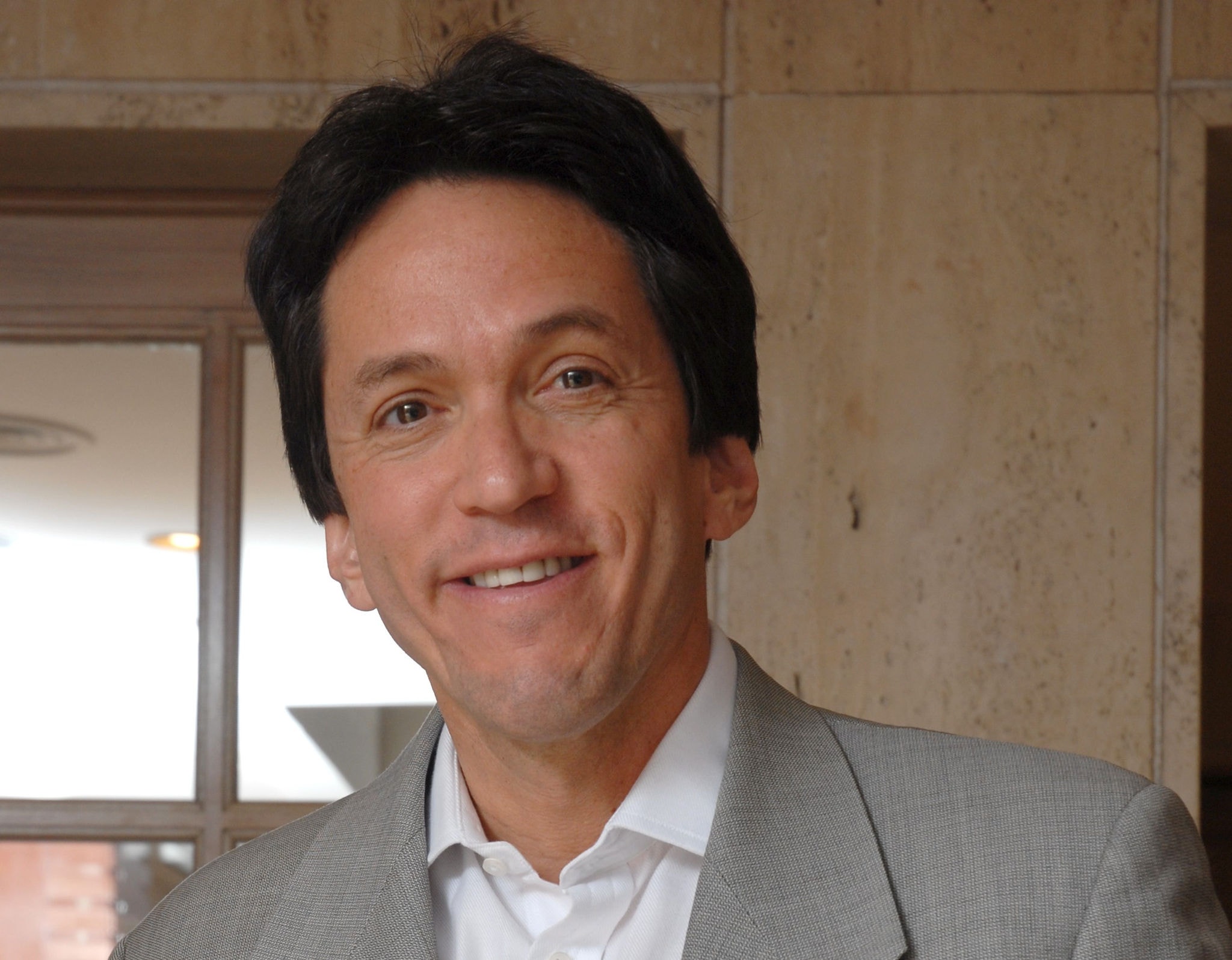O escritor Mitch Albom acaba de lançar "O Pequeno Mentiroso"