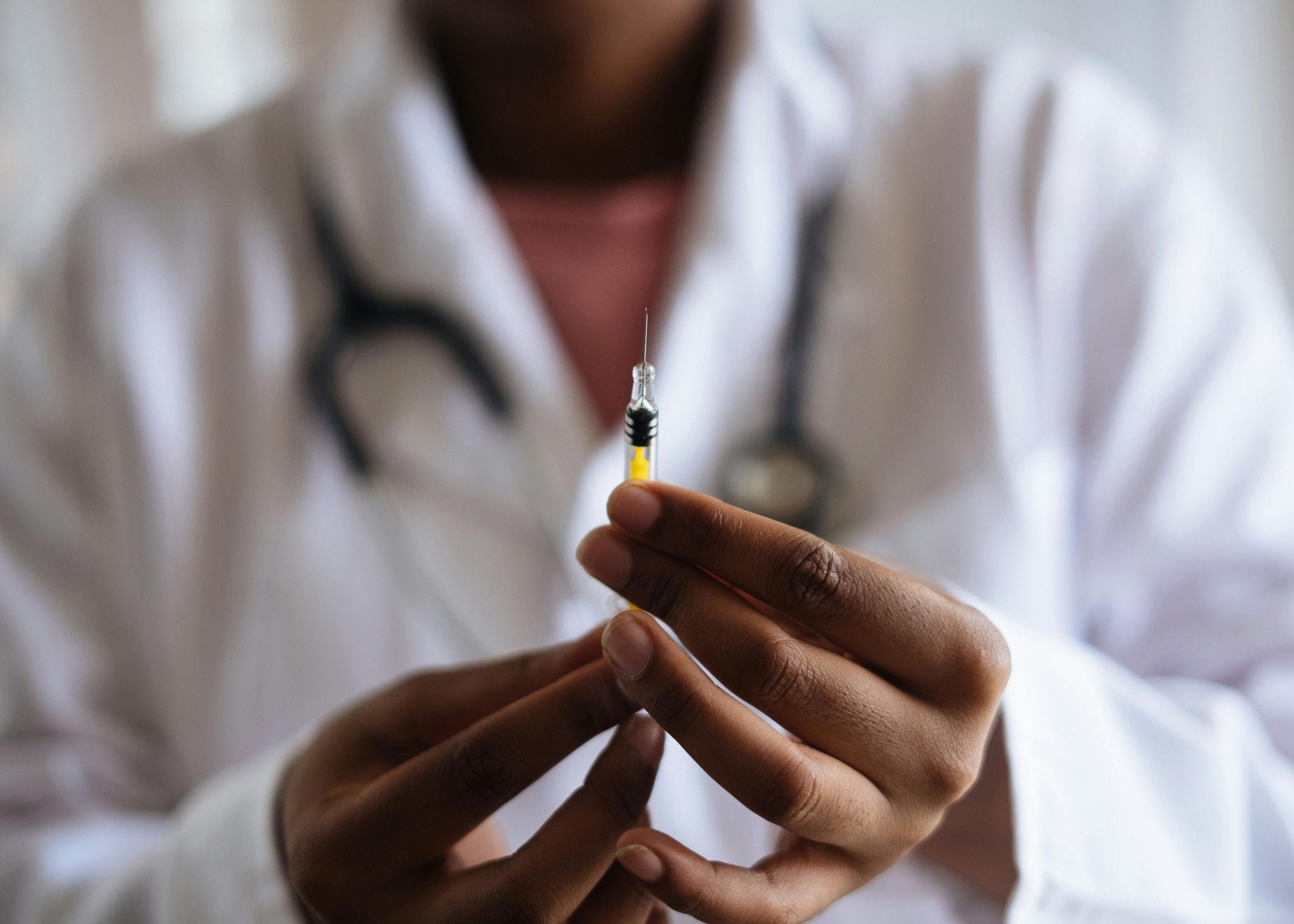 Segundo o estudo tanto a vacina recombinante contra o herpes-zóster quanto a vacina atenuada estão relacionadas à diminuição no risco de eventos cardiovasculares
