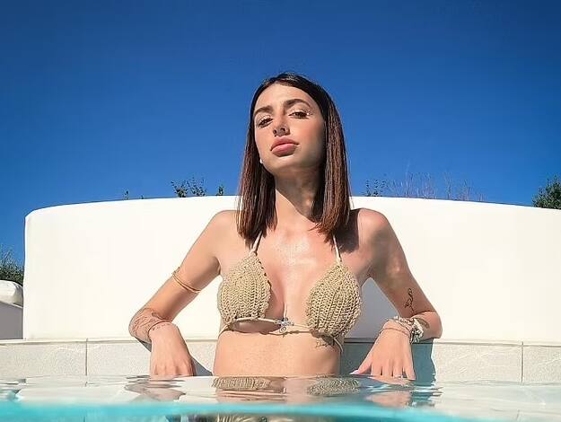 Michelle Comi é influenciadora digital italiana e tem 20 anos de idade