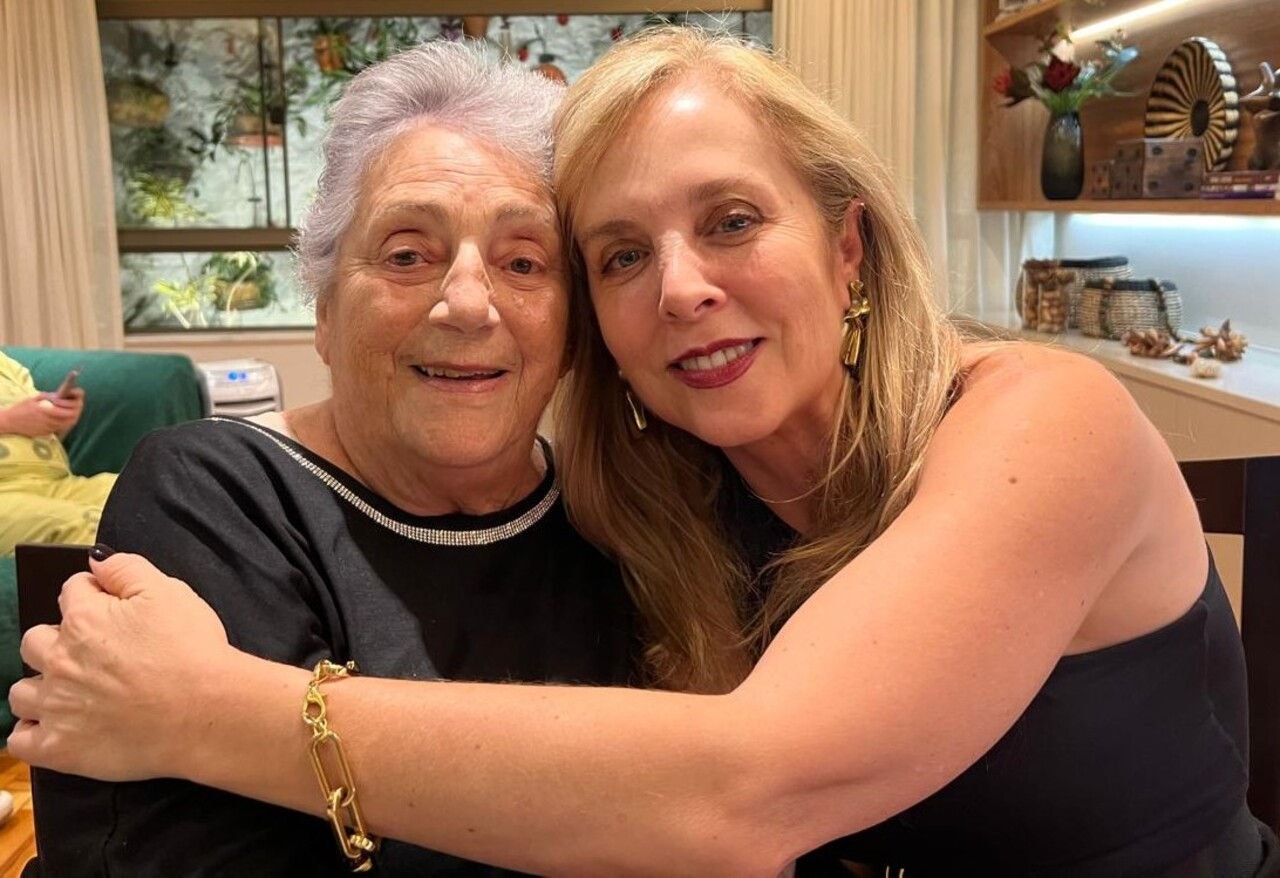 Em Barbacena, a criadora e Santa Mãe da criatura, o primo Walter Navarro, Cléa Navarro, com sua fã e "ídala" máxima, a feliz aniversariante de hoje, Andréa Savassi

