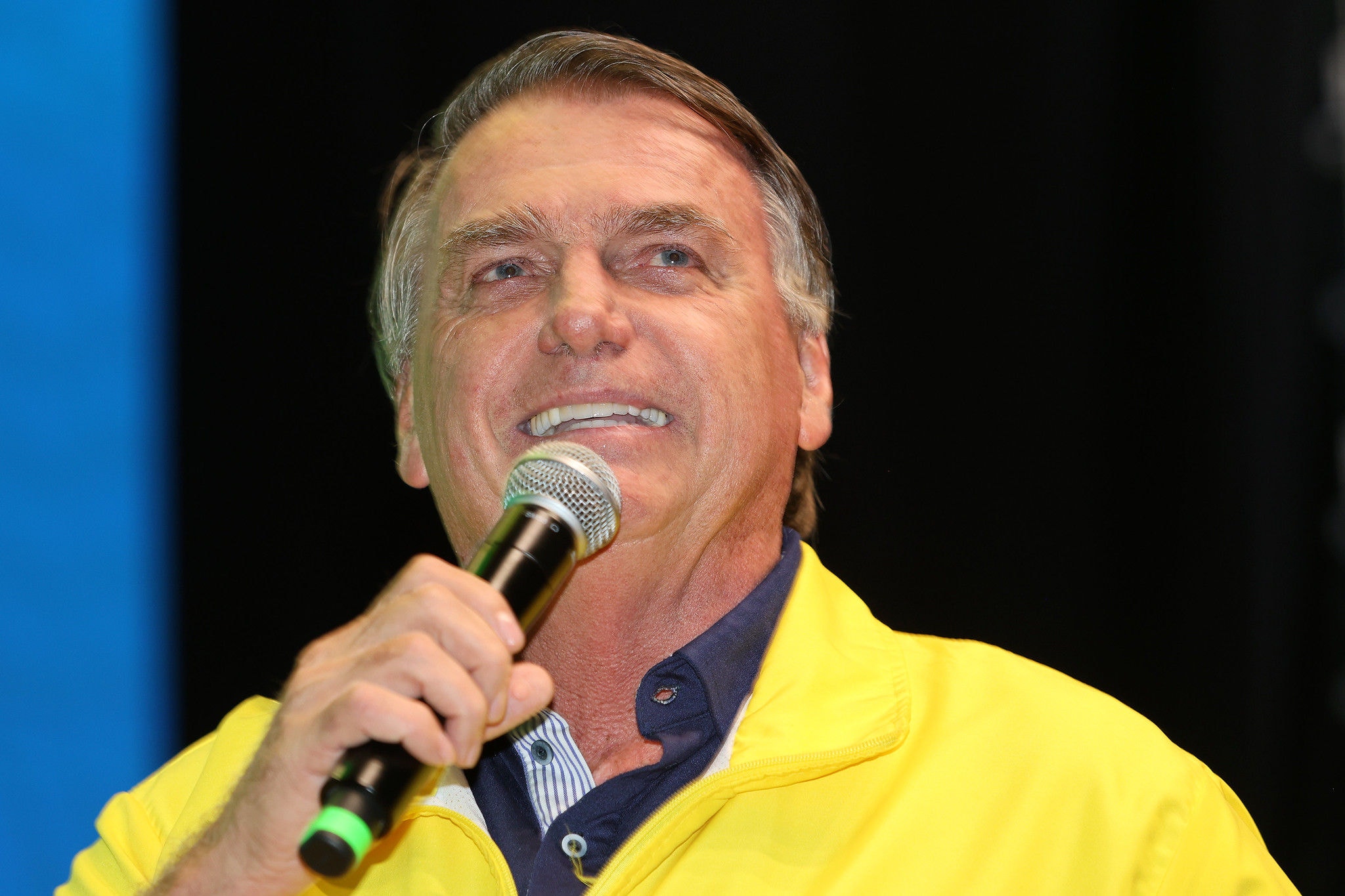 O ex-presidente Jair Bolsonaro (foto) mantém tom desafiador em evento com aliados e volta a mirar no Judiciário brasileiro na busca de apoio de aliados internacionais