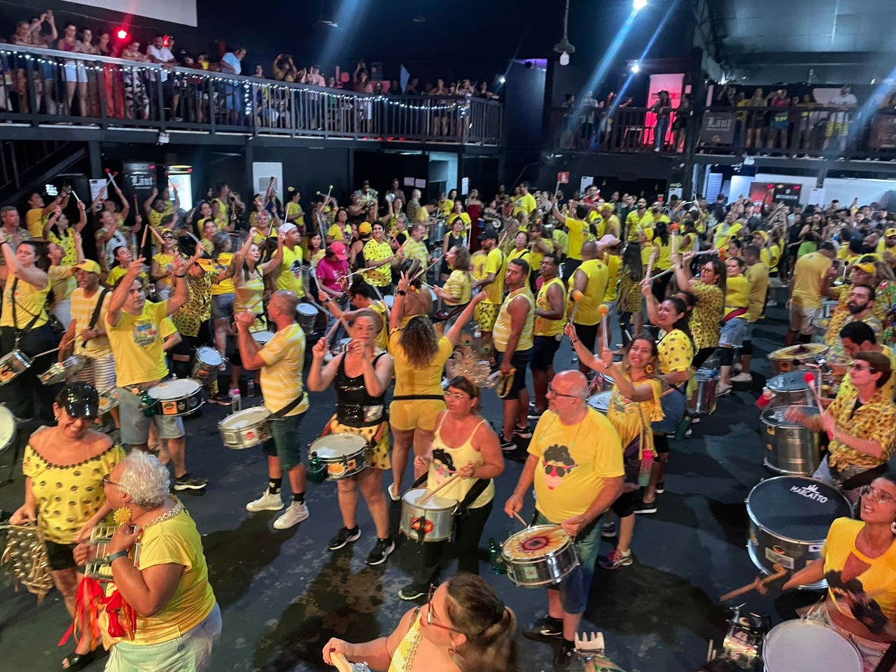 Bloco Beiço do Wando reuniu foliões em ensaio aberto neste domingo (12 de janeiro)