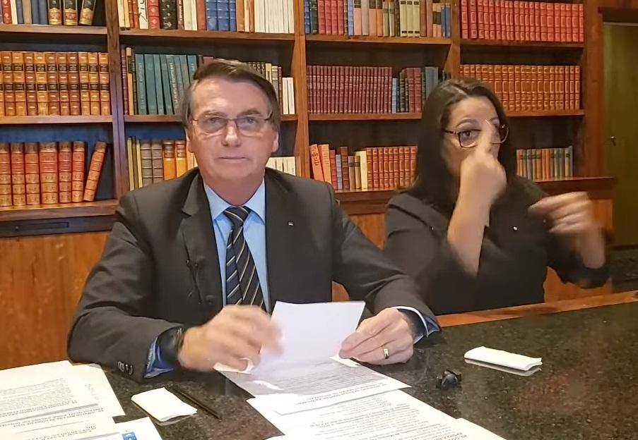 Bolsonaro fez a live desta quinta-feira (25) sem convidados