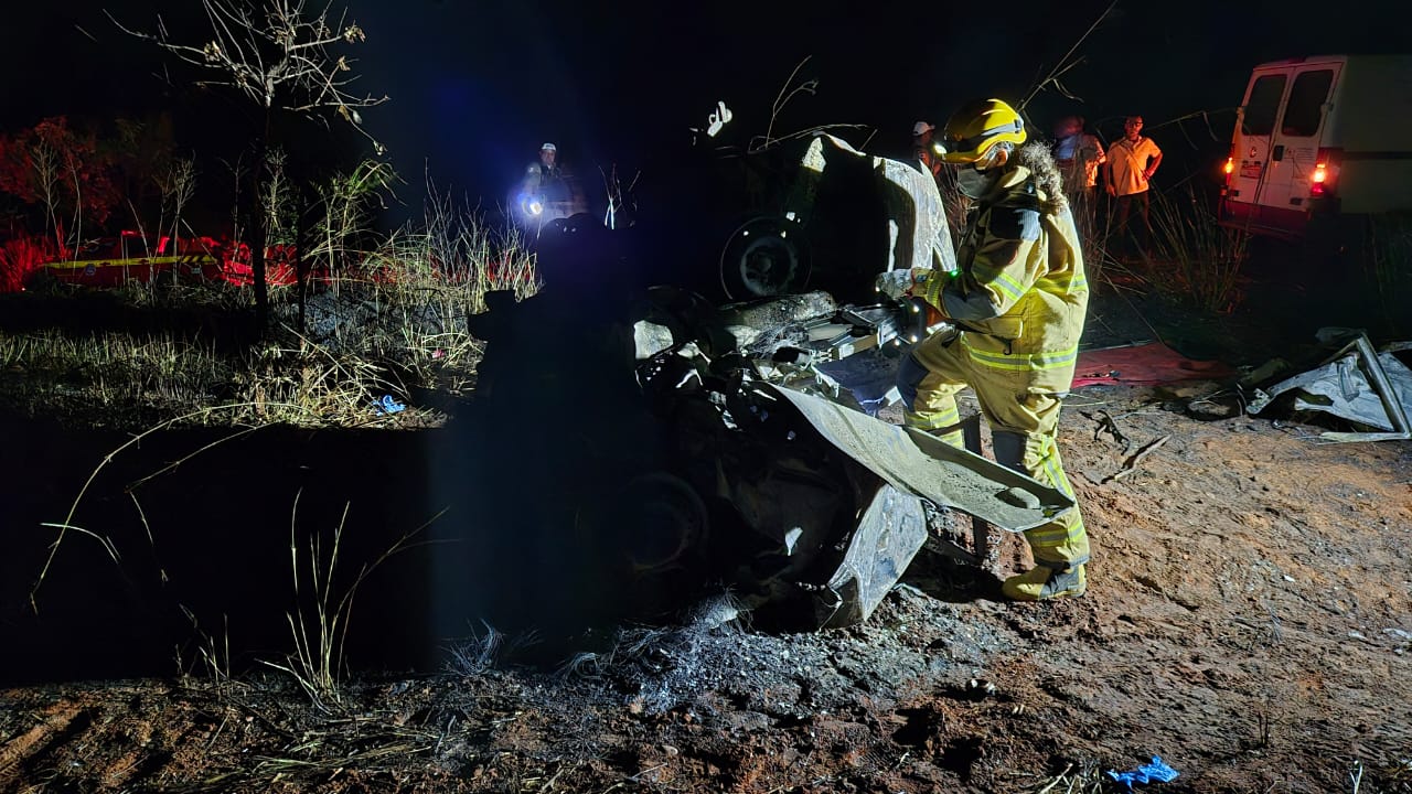 O motorista da carreta estava consciente e não sofreu ferimentos