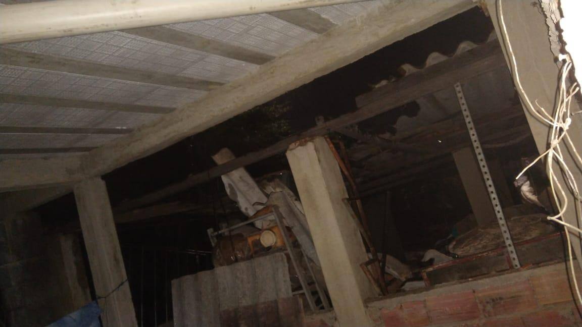 Parede desaba na casa do vizinho