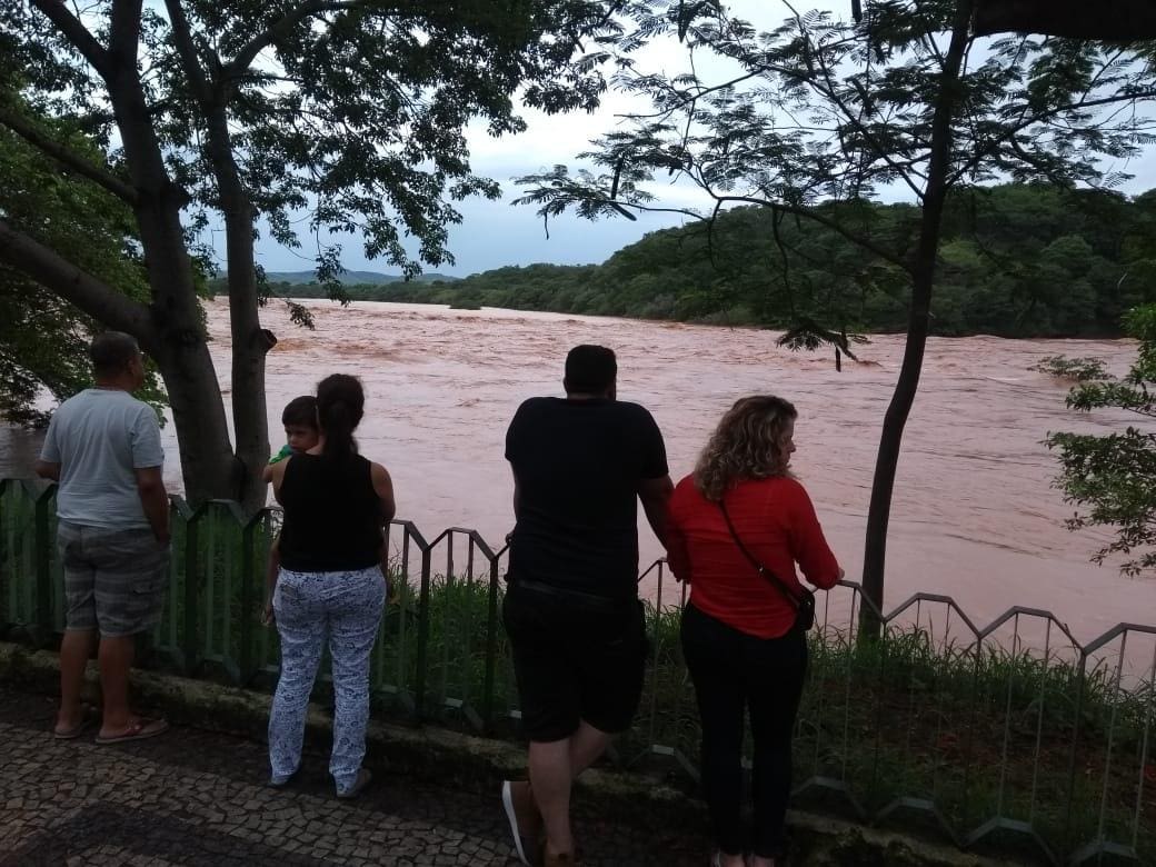 Rio Doce teve superar marca de 4 metros na madrugada de segunda
