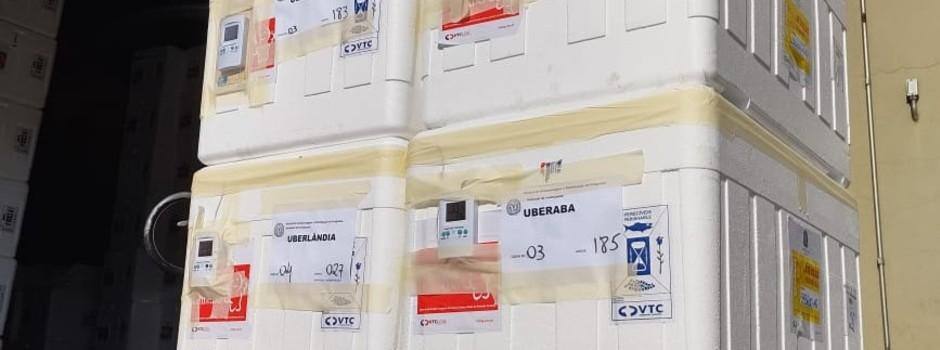 vacina contra a Covid em caixas