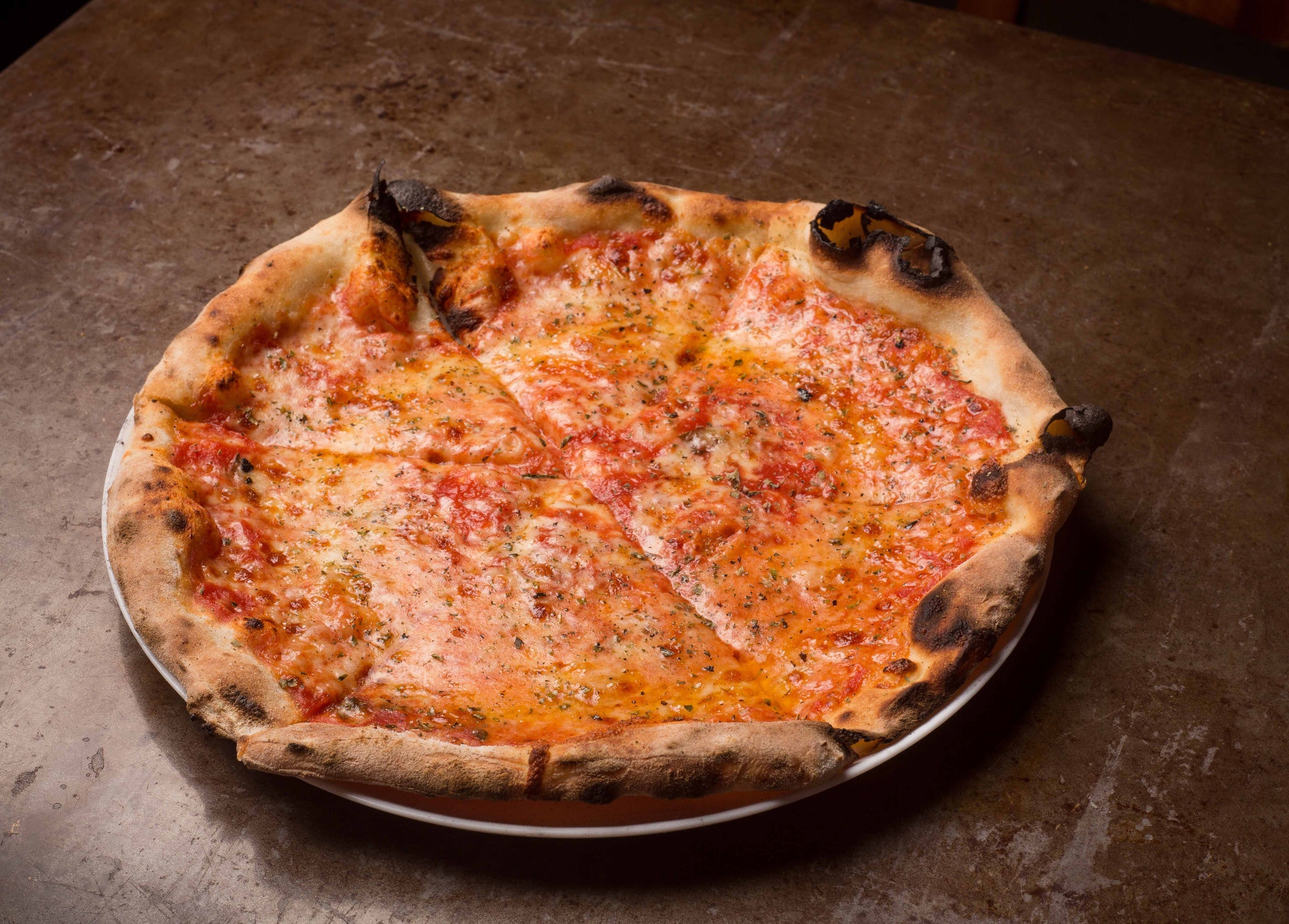 A Ferro e Farinha, pizzaria carioca comandada pelo chef novaiorquino Sei Shiroma, conquistou o 87º lugar entre as 100 melhores do mundo