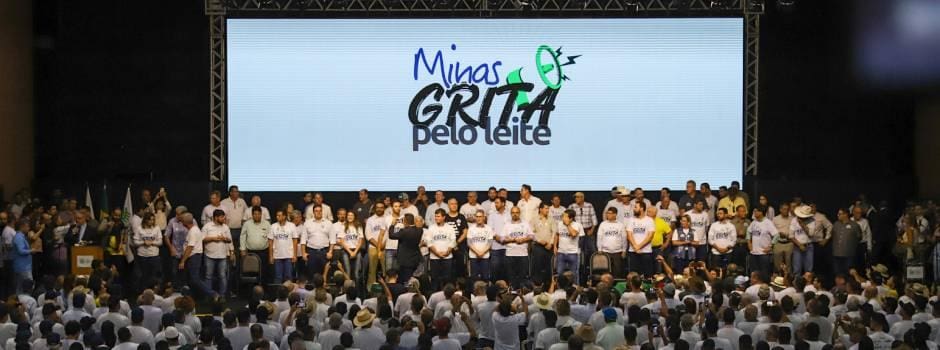 Evento no Expominas, em Belo Horizonte, reuniu milhares de produtores de leite nesta segunda-feira (18)