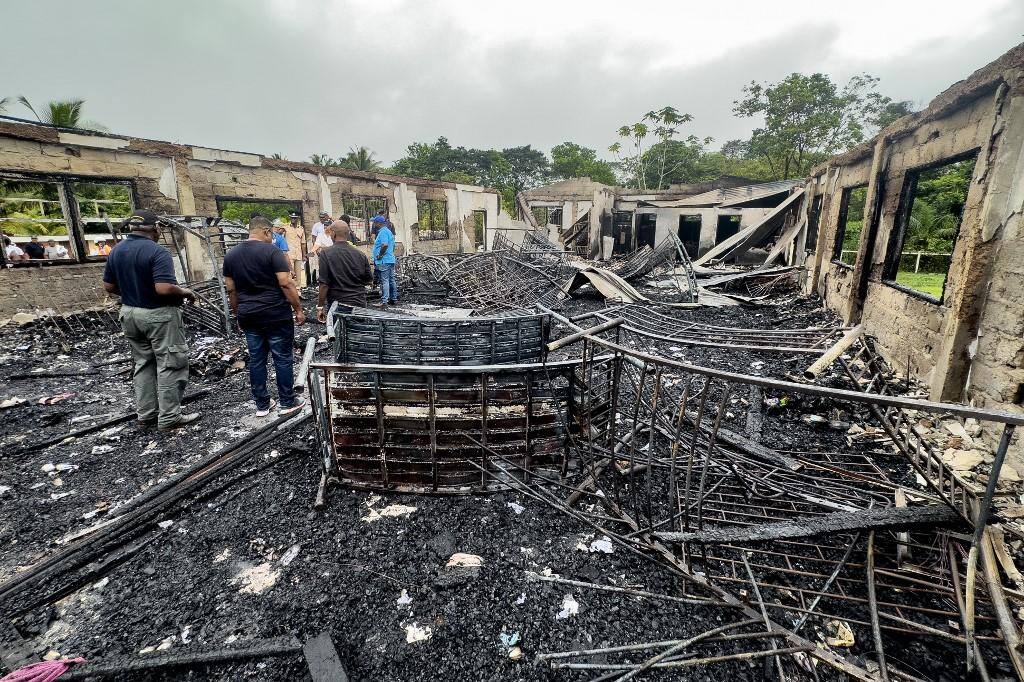 Guiana-incêndio-dormitório