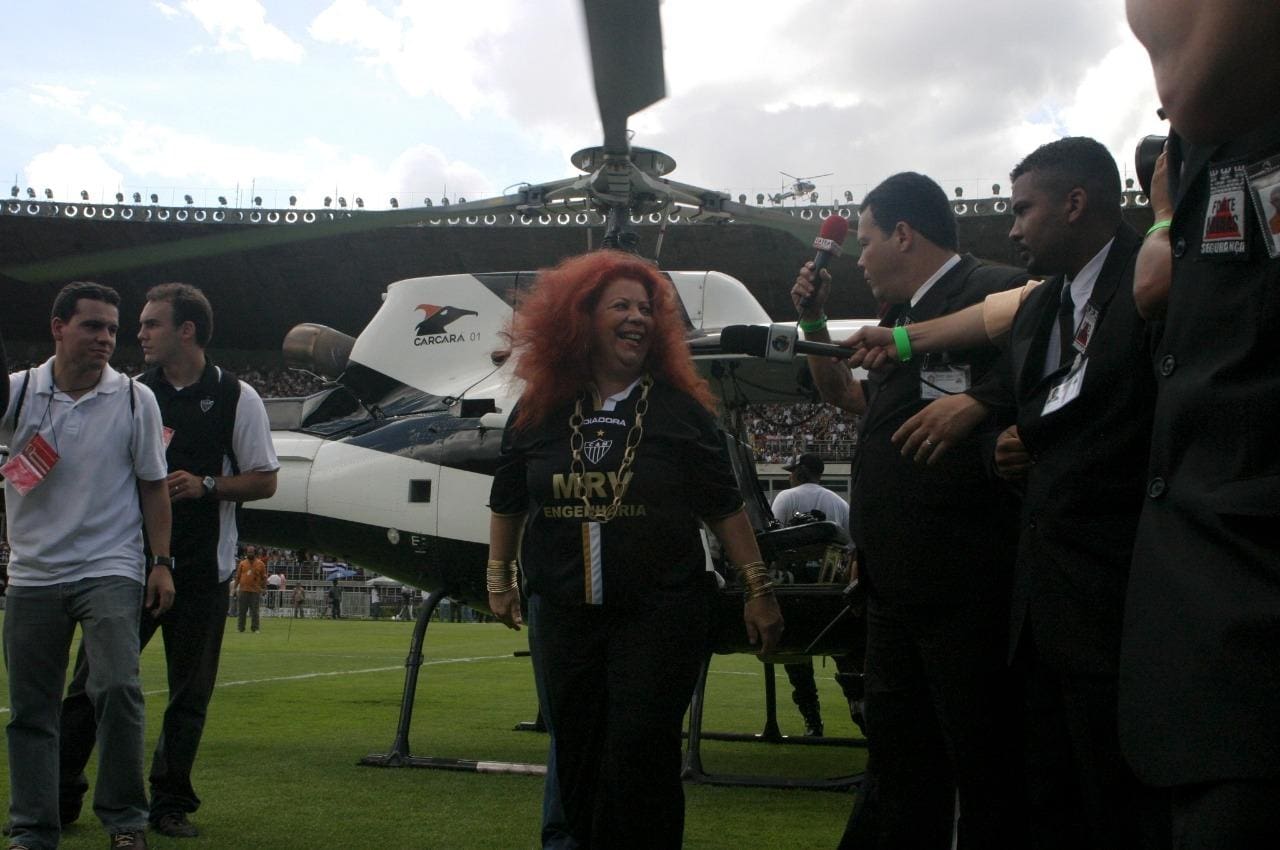 Com direito a chegada de helicóptero no Mineirão, Beth Carvalho participou da festa do Atlético em 2006