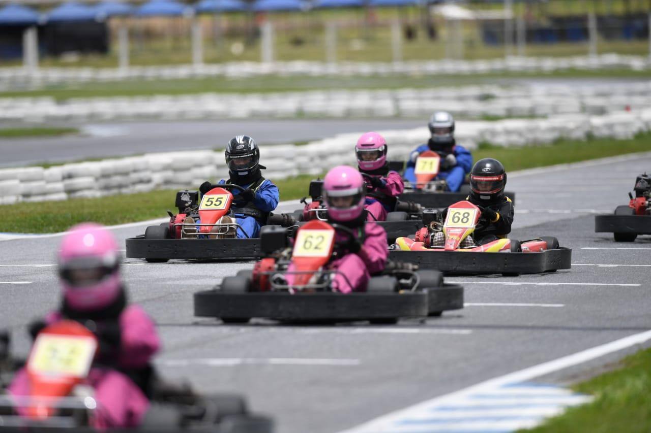 Assinantes premium de O TEMPO disputam prova de kart em Betim