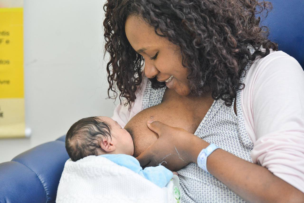 'Hora do Mamaço' tem objetivo de alertar pais para a importância da amamentação