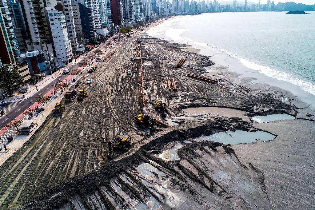 Obras para alargar faixa de areia visa minimizar impacto das sombras, em razão de arranha-céus na orla da praia