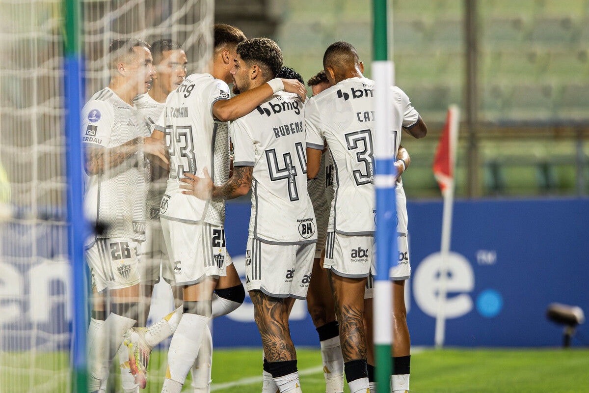 Jogadores do Atlético comemoram gol na Copa Sul-Americana