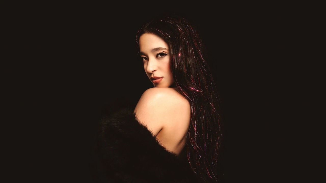 Mikey Madison como Anora em imagem promocional do filme.