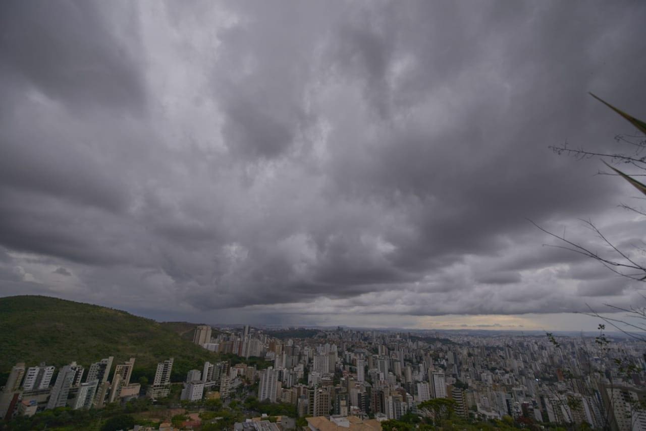 Pancadas de chuva estão previstas para o período da tarde desta sexta-feira (24)