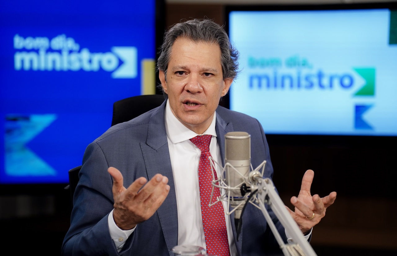 08/05/2024 – O Ministro da Fazenda, Fernando Haddad, durante entrevista no programa Bom Dia, Ministro, nos estúdios da EBC.   Foto: Rafa Neddermeyer/Agência Brasil