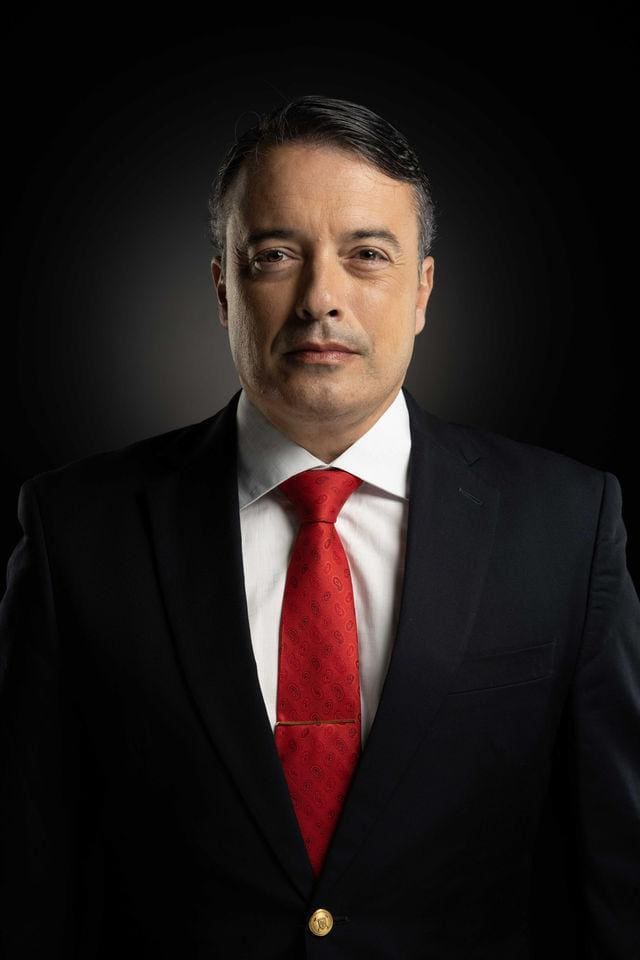Lucas Neves, advogado