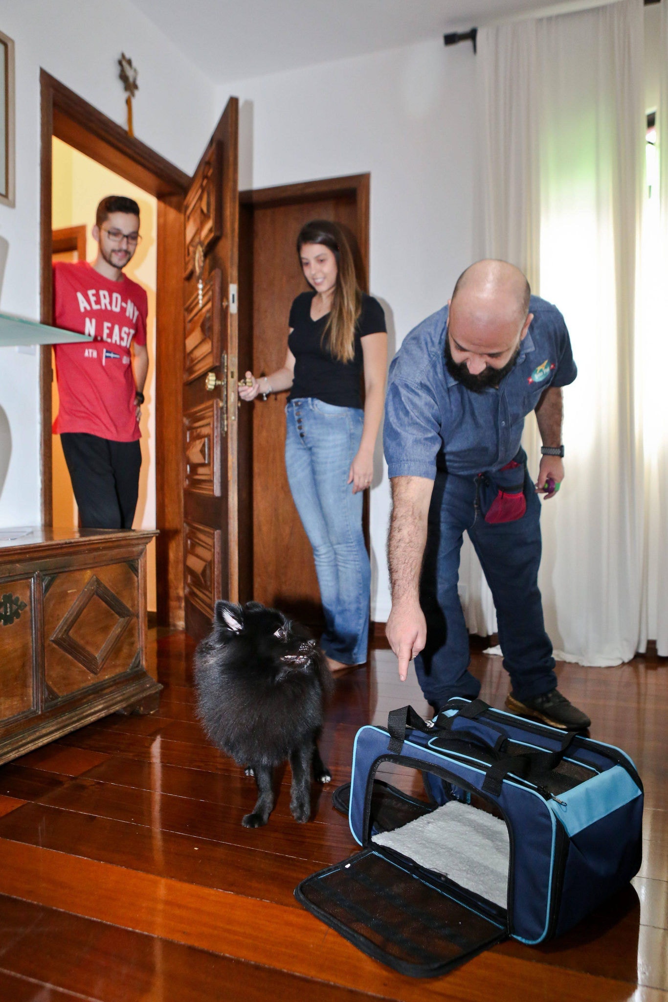 De mudança para Portugal, e visando evitar conflitos com a nova vizinhança, Fernanda e Pedro Henrique buscaram a ajuda de um adestrador para que o cachorro deles, Batman, entendesse que não precisa reagir ao medo com latidos