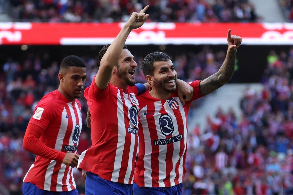 Jogadores do Atlético de Madrid celebram um dos gols no triunfo deste sábado