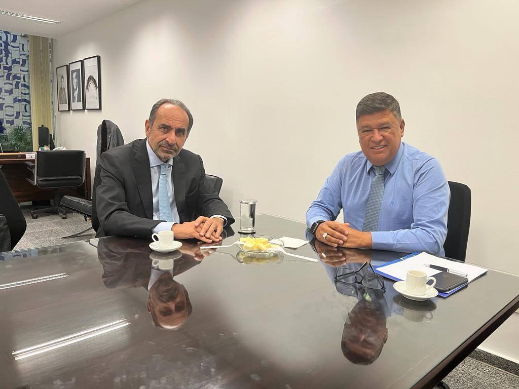 Kalil e Viana se encontram no Senado