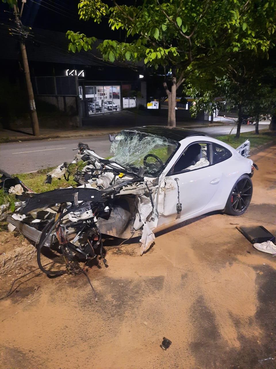 Porsche ficou destruída