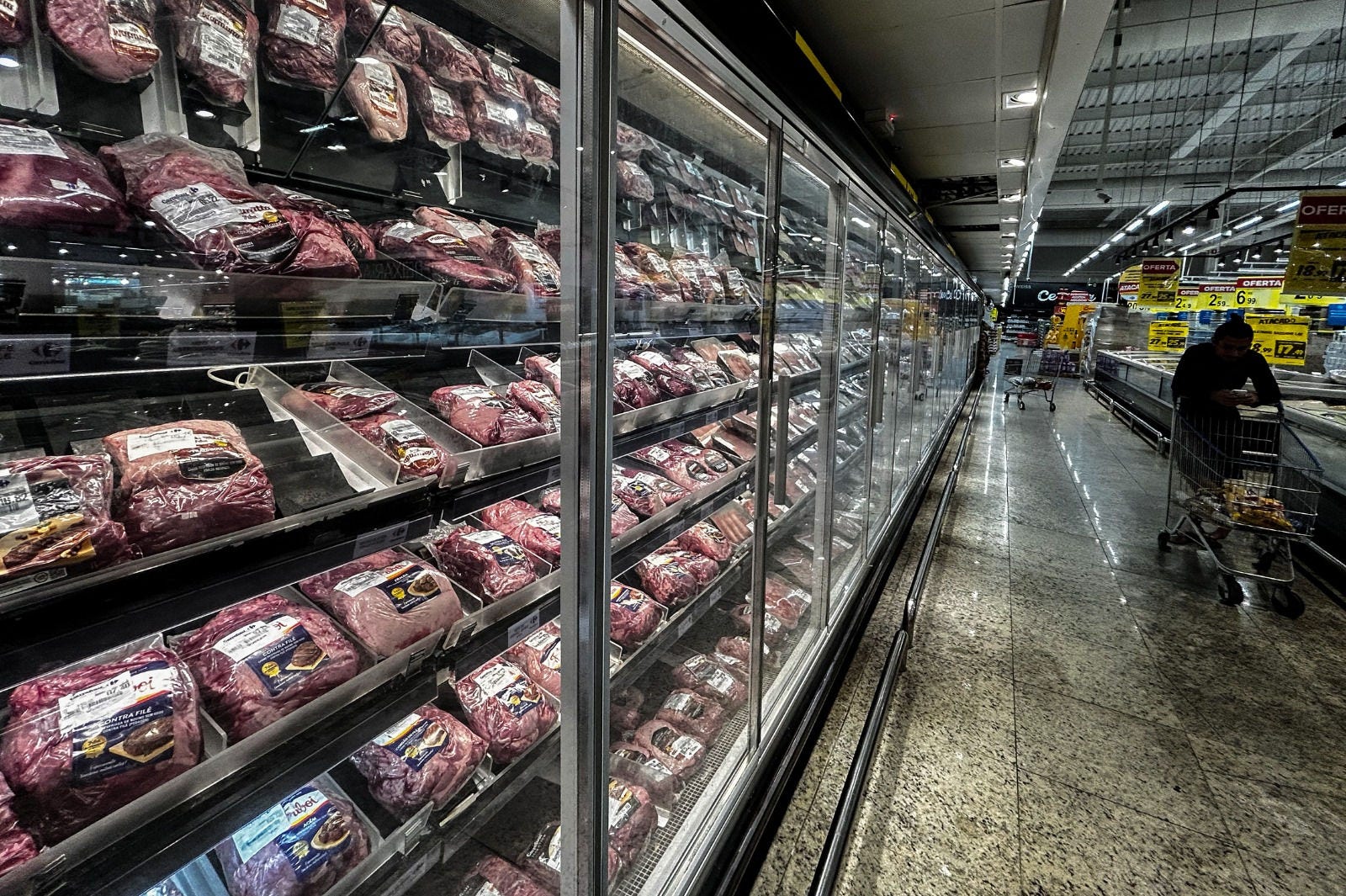 Lojas do Carrefour em São Paulo registram baixa no volume de carnes 