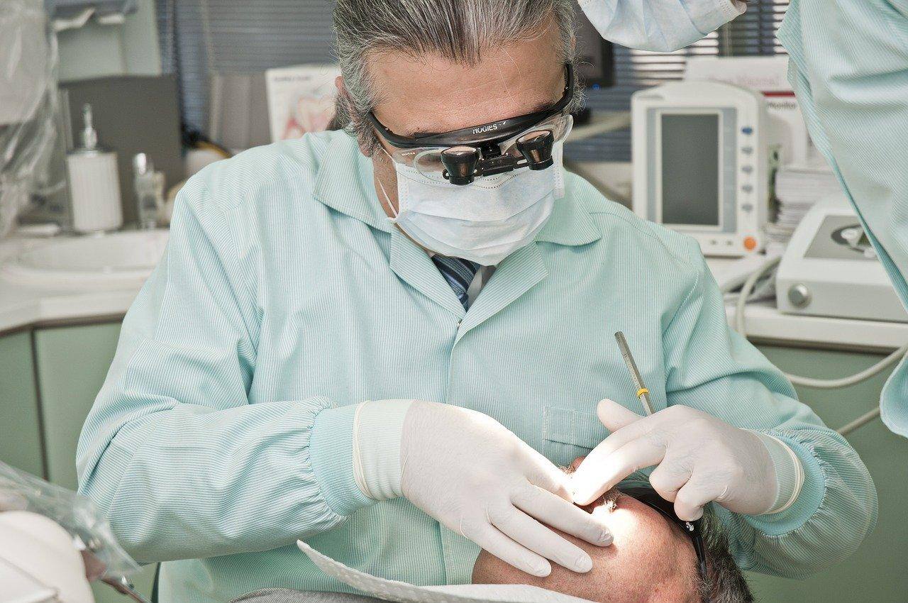 Saúde bucal ajuda a prevenir Covid-19, alerta dentista