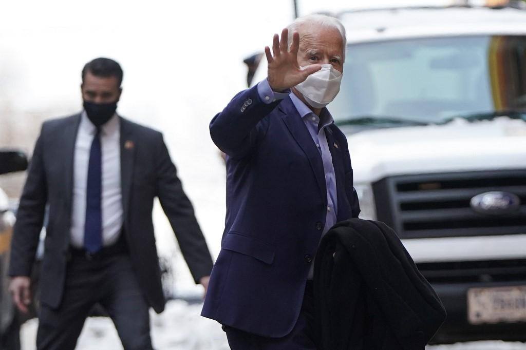 Joe Biden, e (sua esposa), Jill Biden, receberão uma primeira dose da vacina Pfizer em Delaware