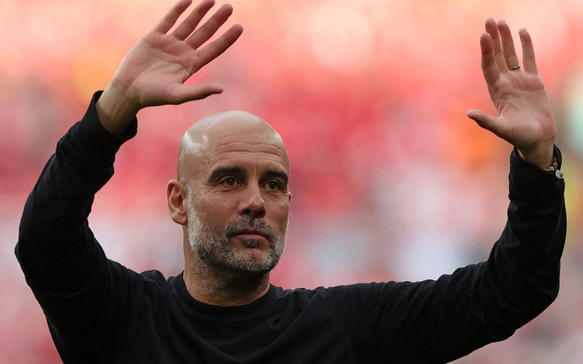 Pep Guardiola ganhou reforços para o Mundial (Foto: Adrian Dennis / AFP)